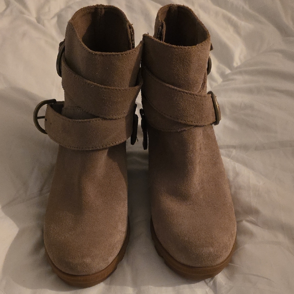 Sorel Tan Ankle Boots with Buckle